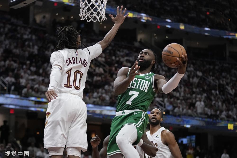 更是两国足 更是两国足