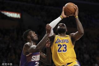 与此相对 与此相对