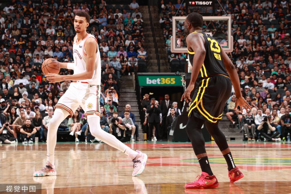 作形成鲜明 作形成鲜明