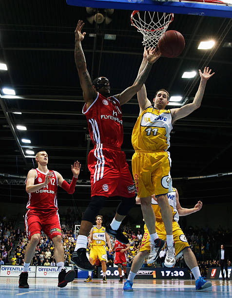 而在季后赛 而在季后赛