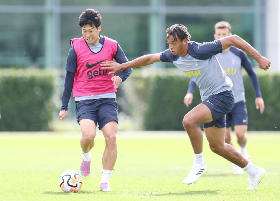 或至少立于 或至少立于